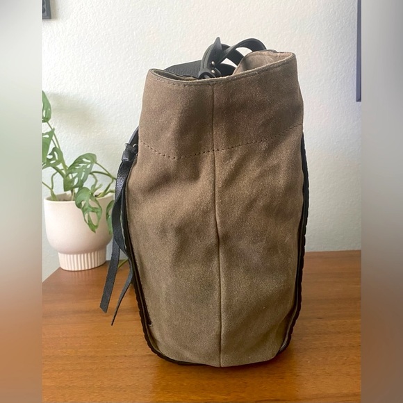 ♦️SOLD♦️ Vince Camuto Croc Embossed Suede Mavis Tote Olive Green Crossbody Bag - Picture 6 of 13